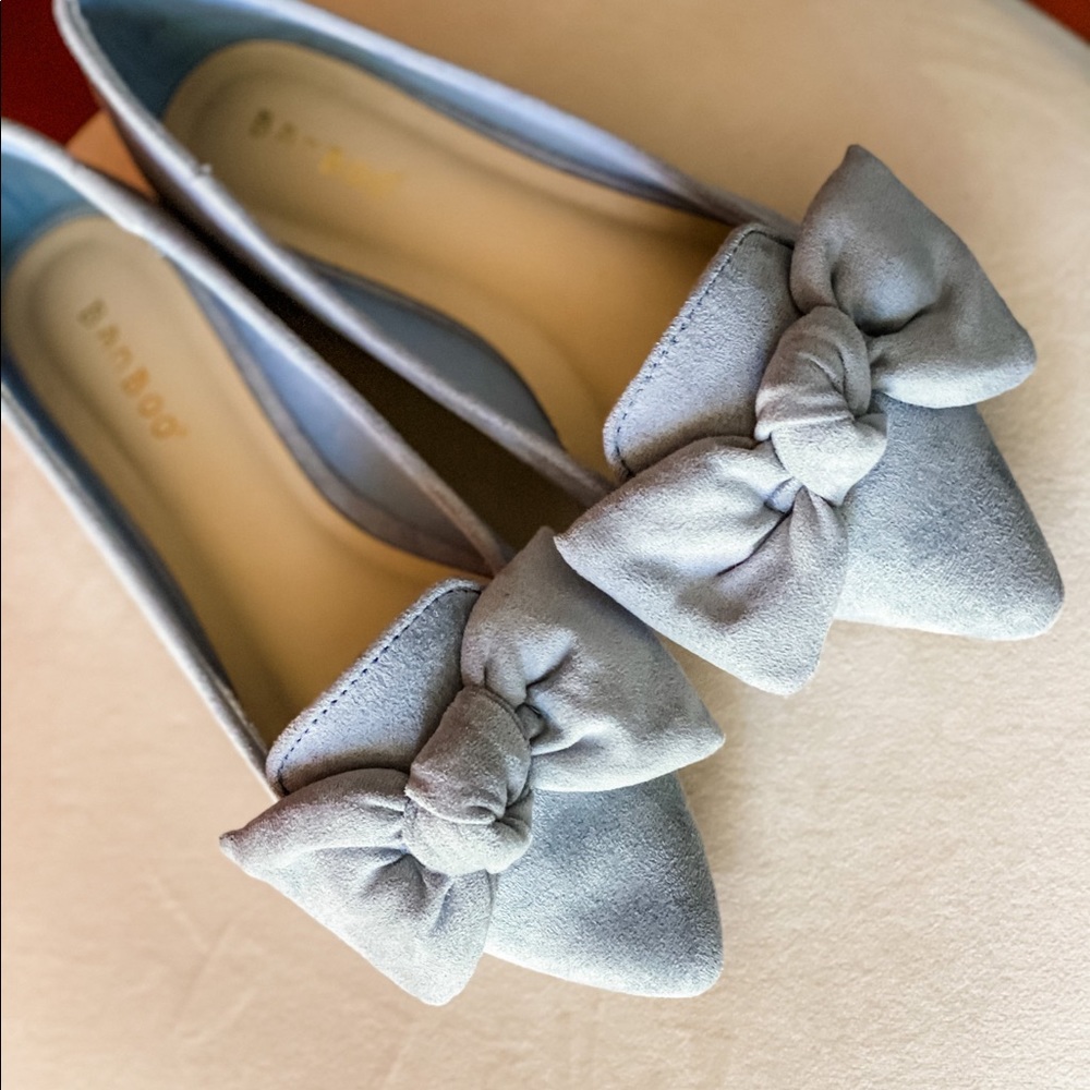 Blue Pointy bow detail flats